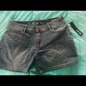 Women’s size 12 brand new with tags Apt 9 Jean shorts with 3 inch inseam